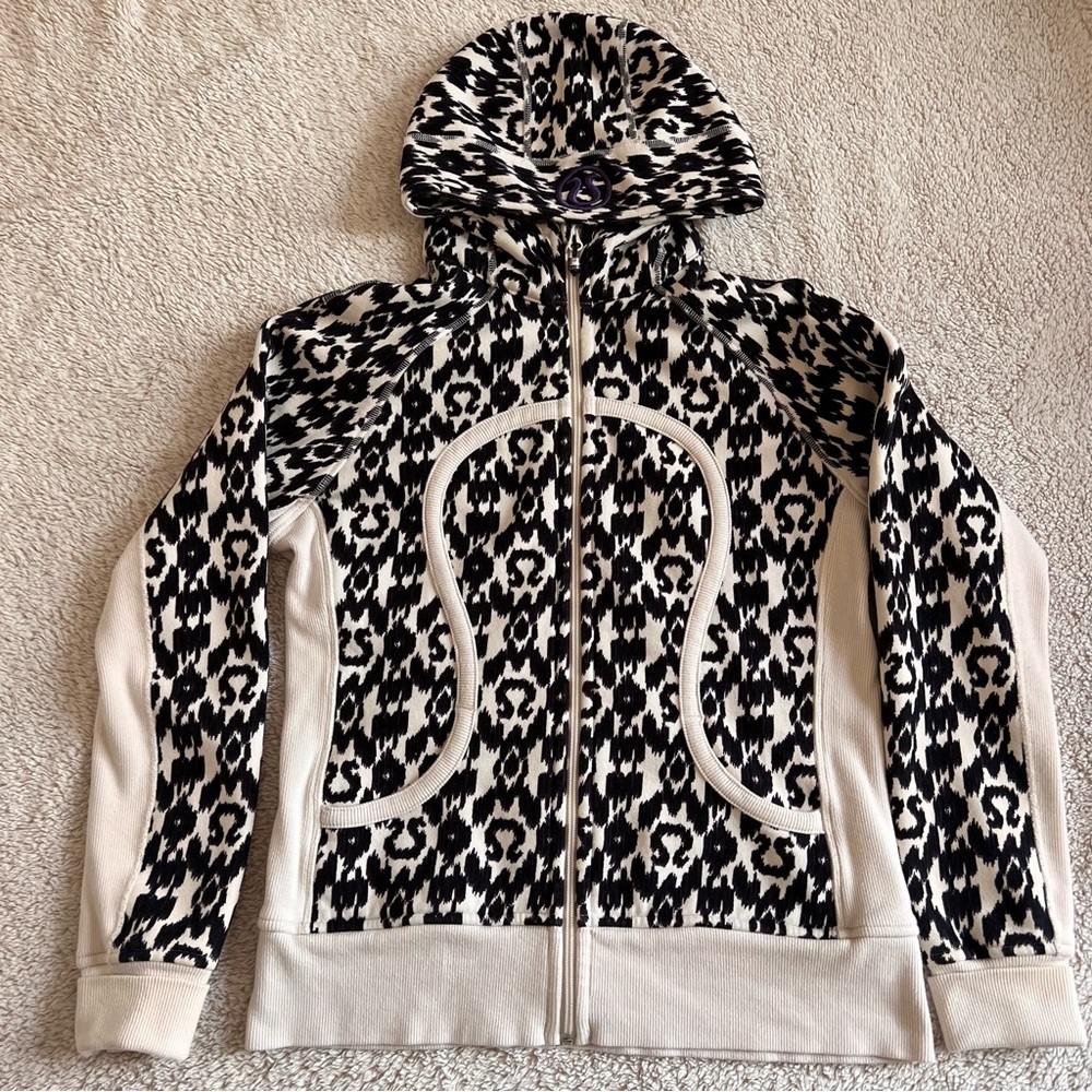 Lululemon Black and White Patterned Jacket